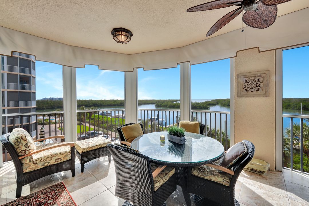 435 Dockside Dr #401, Naples, FL 34110