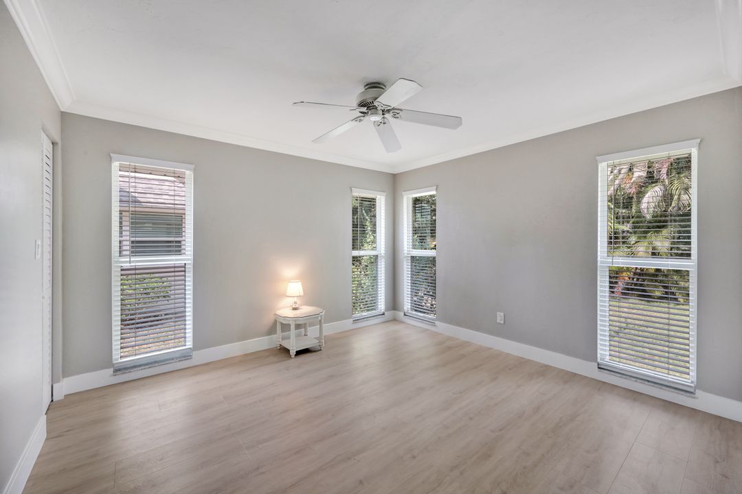 257 Yorkshire Ct, Naples, FL 34112