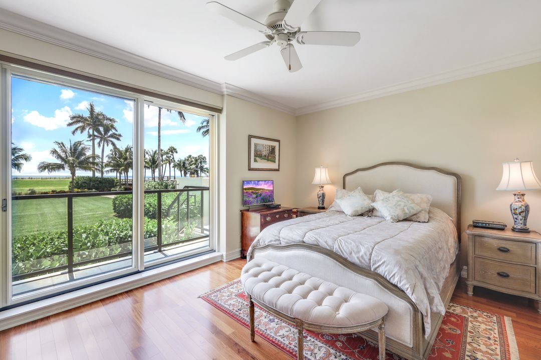 4901 Gulf Shore Blvd N #10, Naples, FL 34103