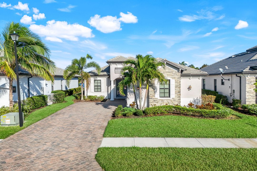 1862 Mustique St, Naples, FL 34120