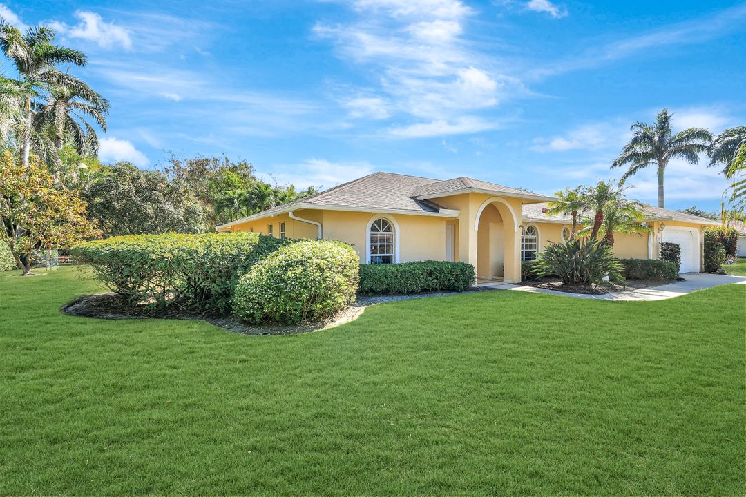 630 St Andrews Blvd, Naples, FL 34113