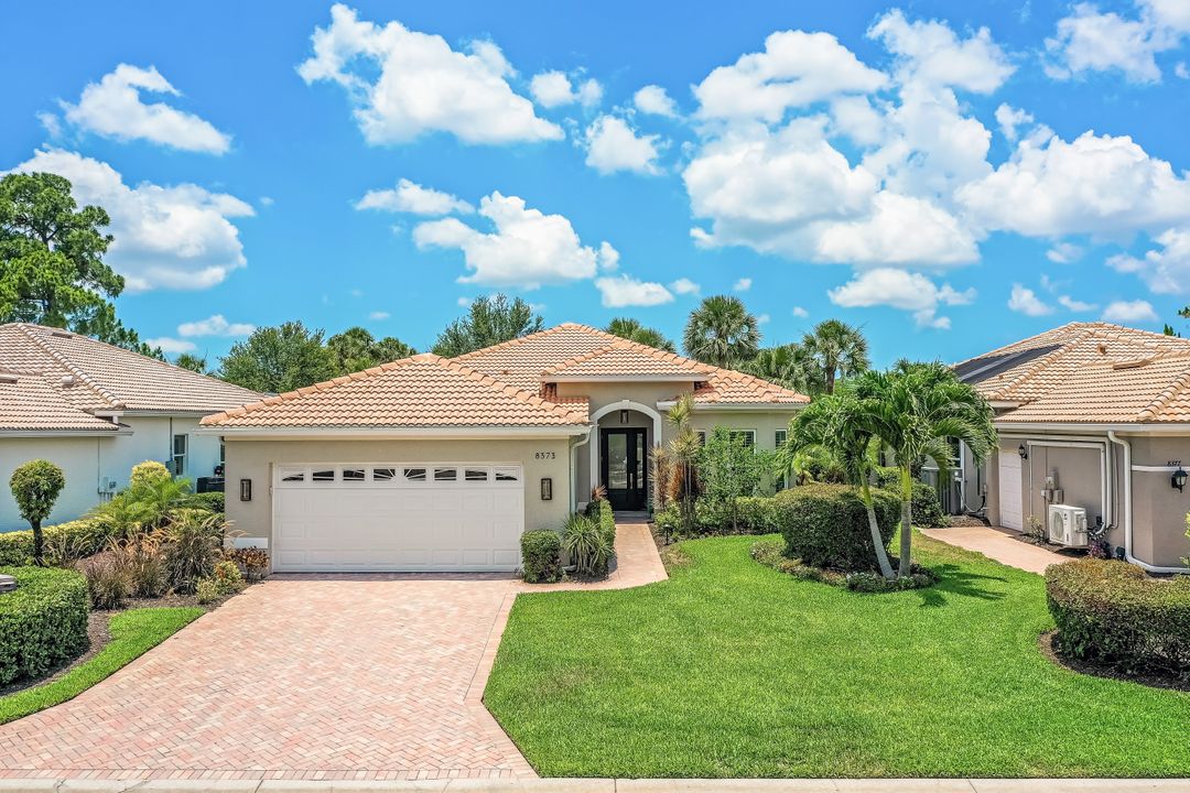 8373 Gleneagle Way, Naples, FL 34120