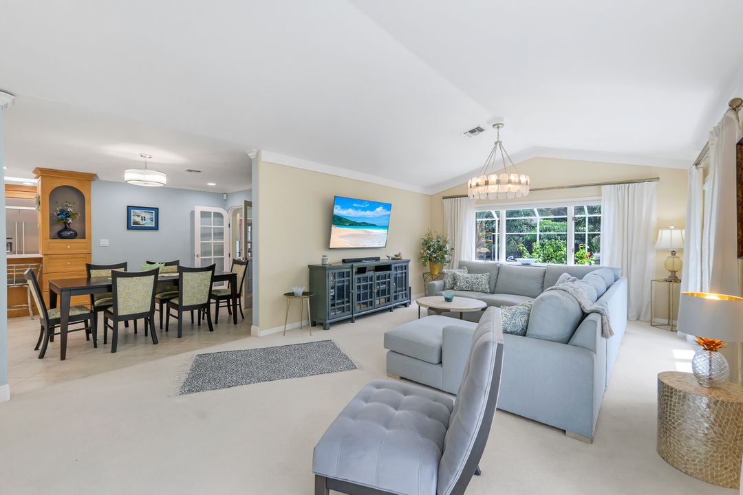 5172 Seahorse Ave, Naples, FL 34103