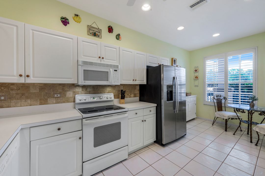 8253 Parkstone Pl #205, Naples, FL 34120