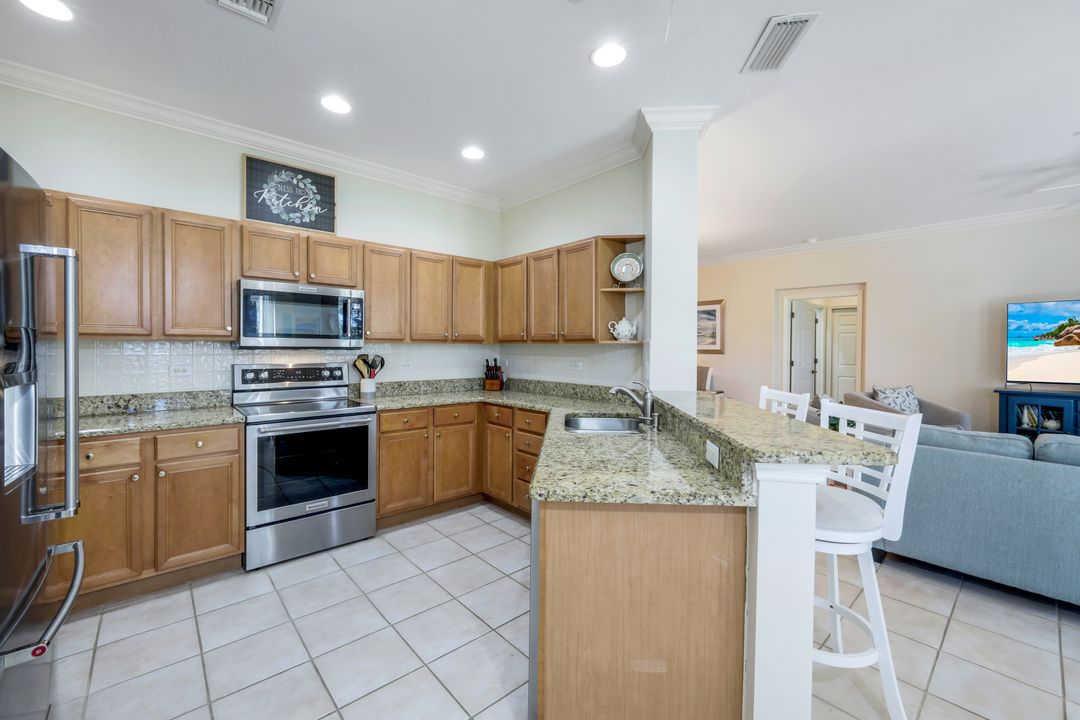 8575 Danbury Blvd #104, Naples, FL 34120