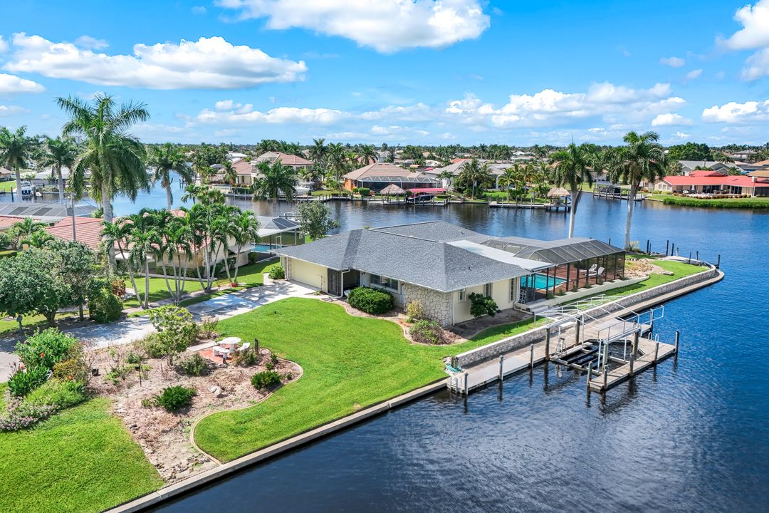 5223 Savoy Ct, Cape Coral, FL 33904