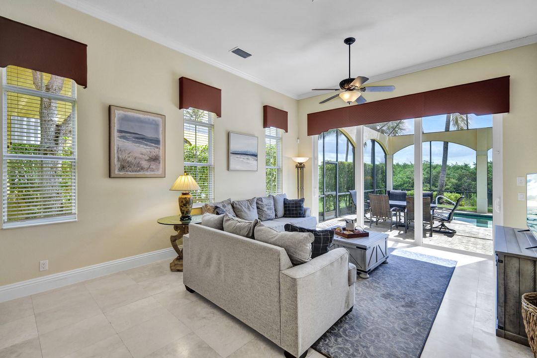 8576 Bellagio Dr, Naples, FL 34114