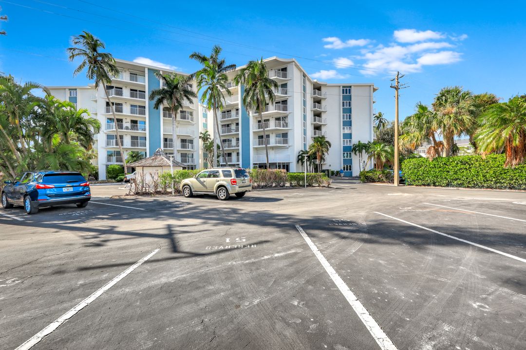 1300 Gulf Shore Blvd N #407, Naples, FL 34102