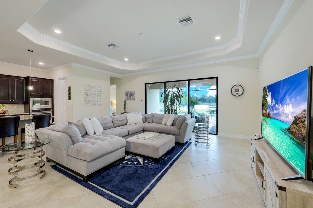 2963 Aviamar Cir, Naples, FL 34114