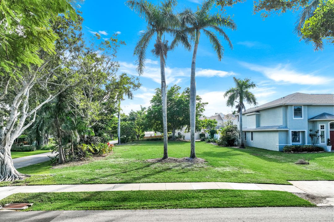 490 1st Ave S, Naples, FL 34102