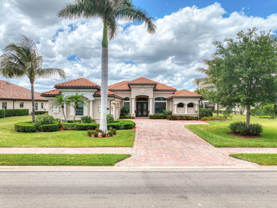 9872 Corso Bello Dr, Naples, FL 34113