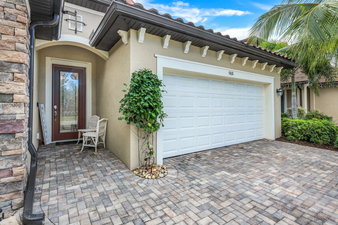 9431 Foxglove Ln, Naples, FL 34120