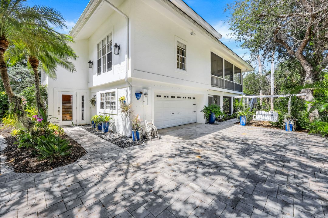 360 Gumbo Limbo Ln, Marco Island, FL 34145