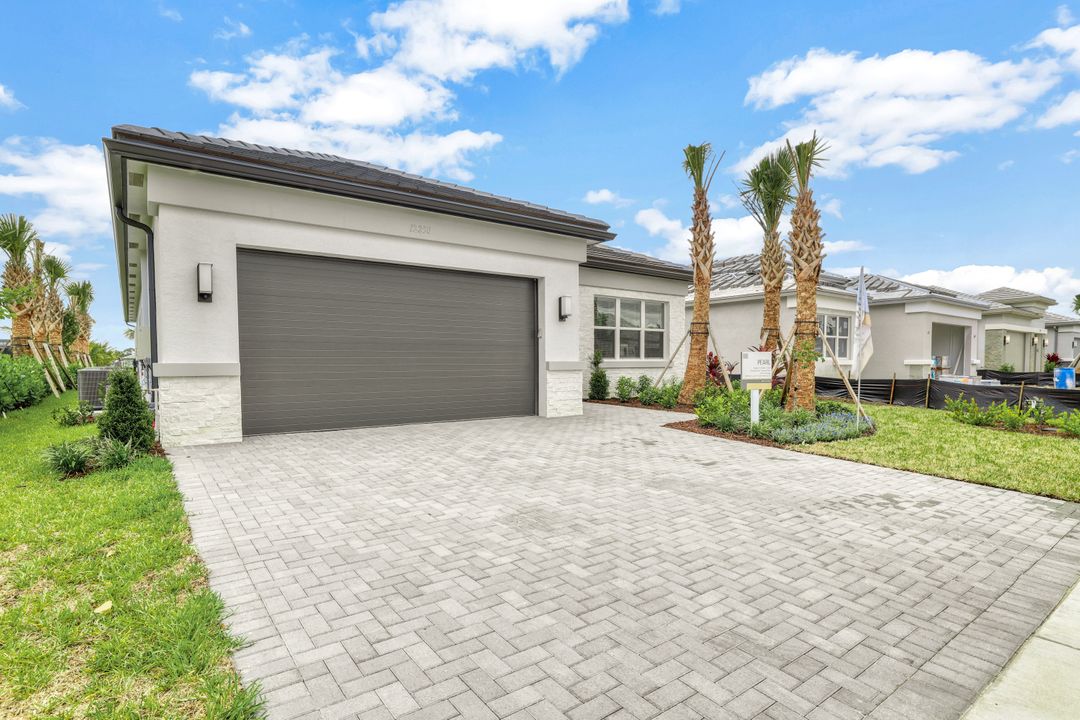 12250 Bonnet Dr, Naples, FL 34120