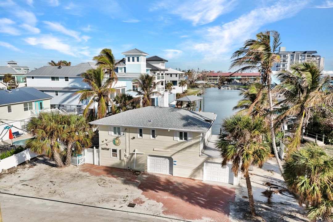 130 Palermo Cir, Fort Myers Beach, FL 33931