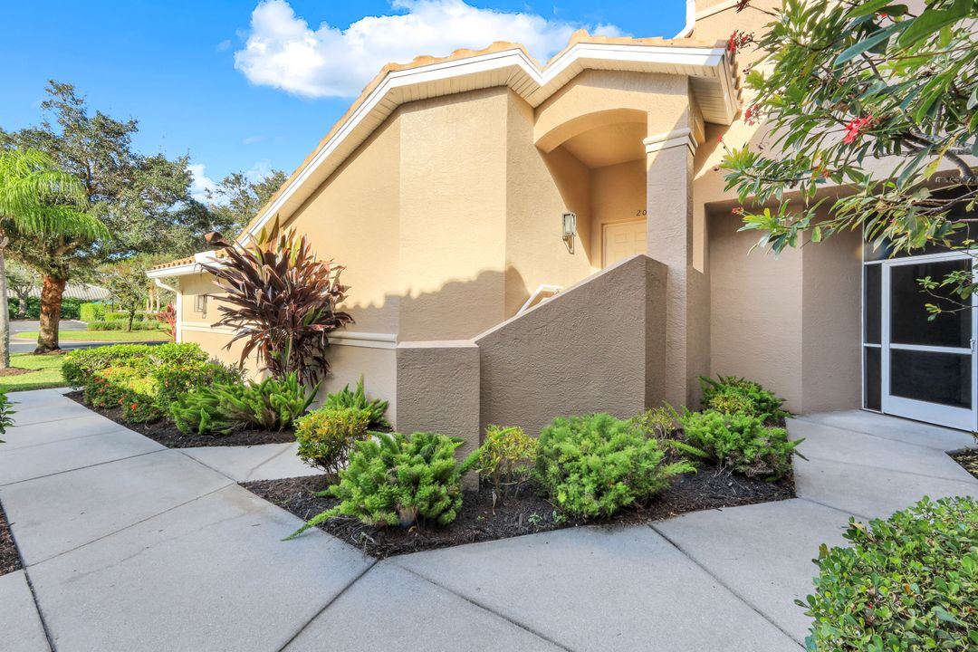 8575 Danbury Blvd #104, Naples, FL 34120