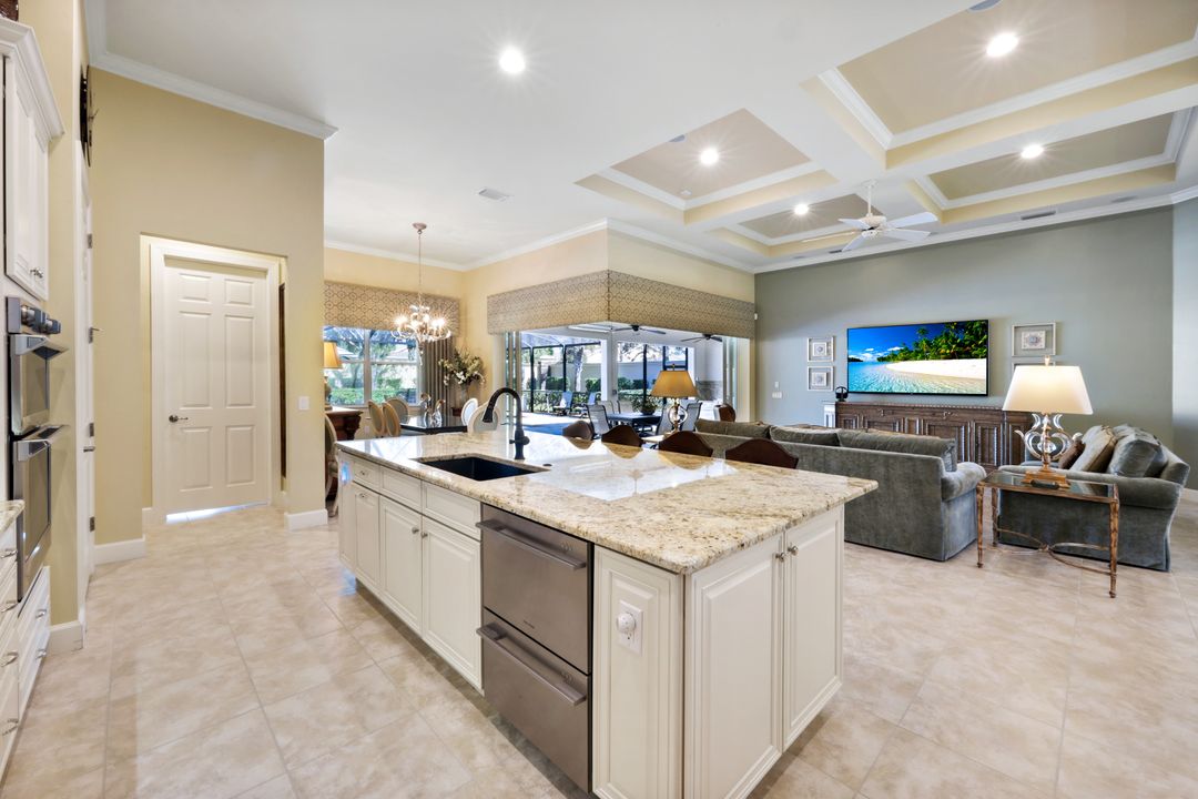 9266 Quarry Dr, Naples, FL 34120