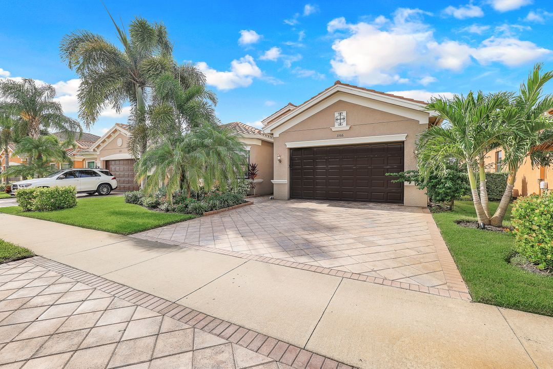 3366 Pacific Dr, Naples, FL 34119