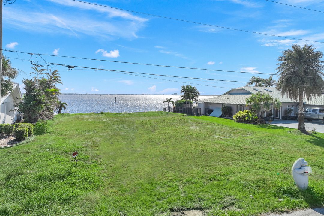 2330 SE 28th St, Cape Coral, FL 33904