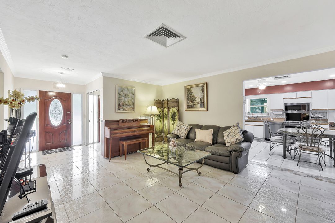 901 Arawak Ave, Marco Island, FL 34145