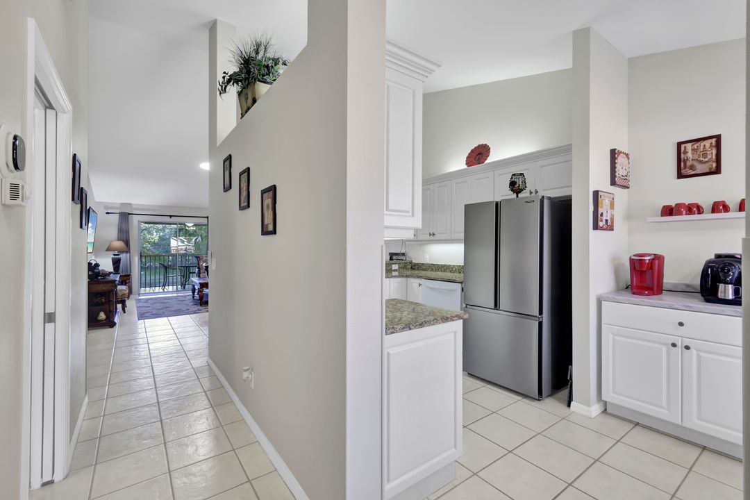 289 Robin Hood Cir #201, Naples, FL 34104