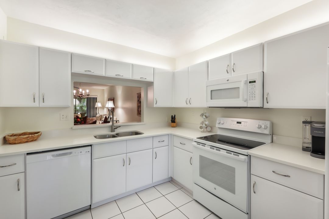 1814 Kings Lake Blvd #102, Naples, FL 34112