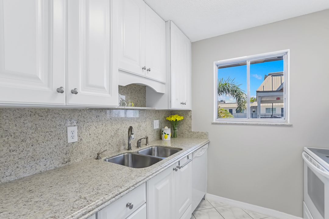 766 Central Ave #313, Naples, FL 34102