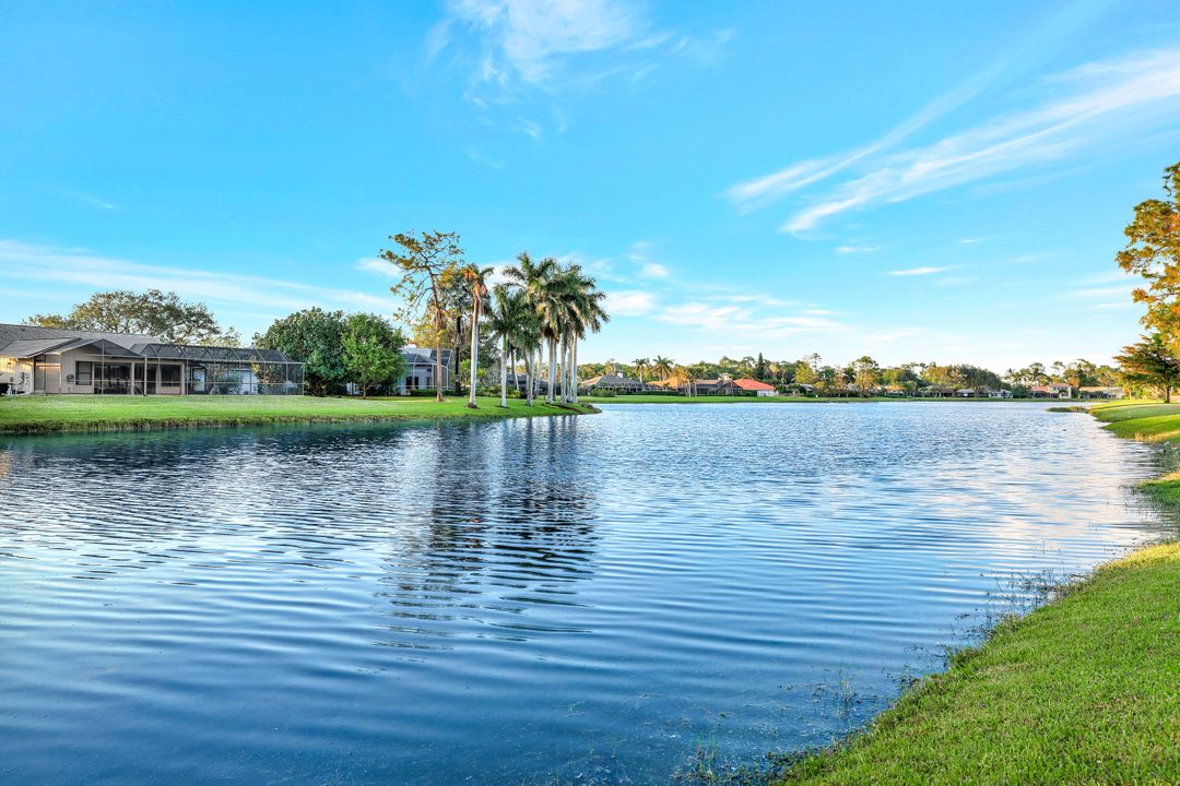 2460 Kings Lake Blvd, Naples, FL 34112