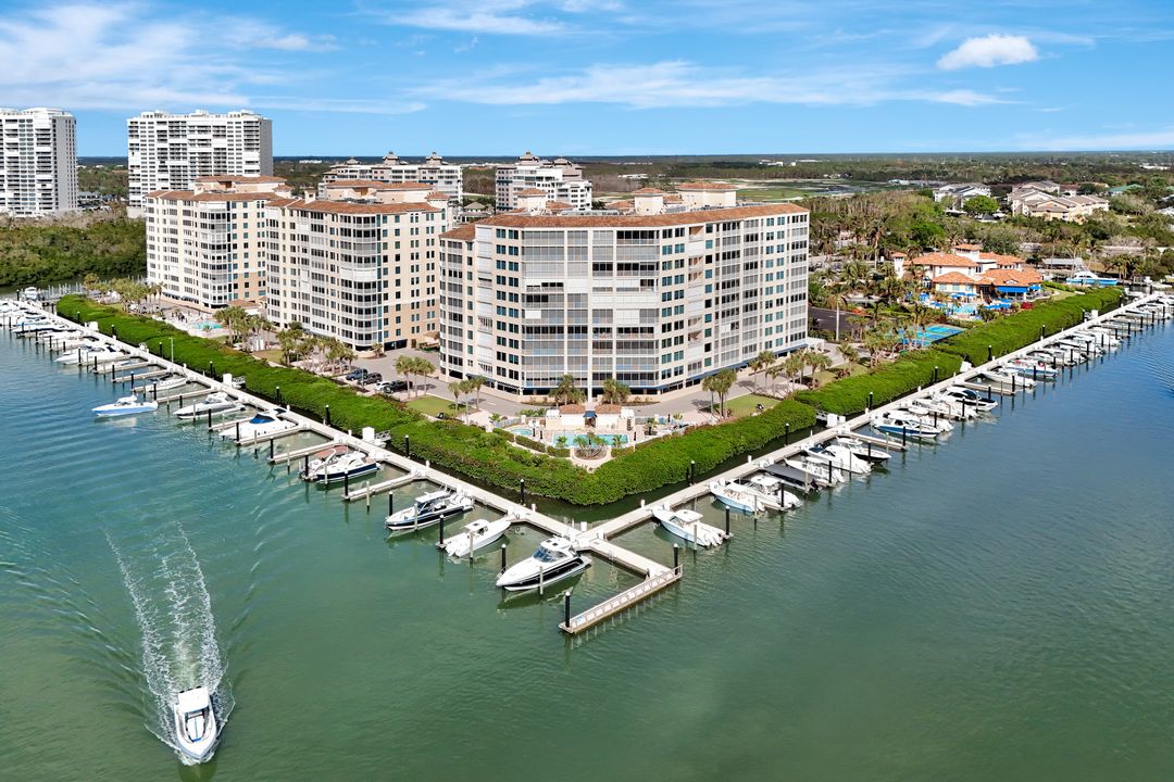 435 Dockside Dr #401, Naples, FL 34110