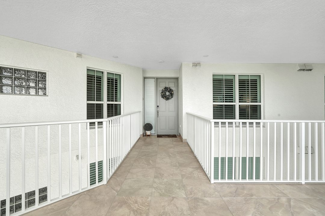 300 Dunes Blvd #PH3, Naples, FL 34110