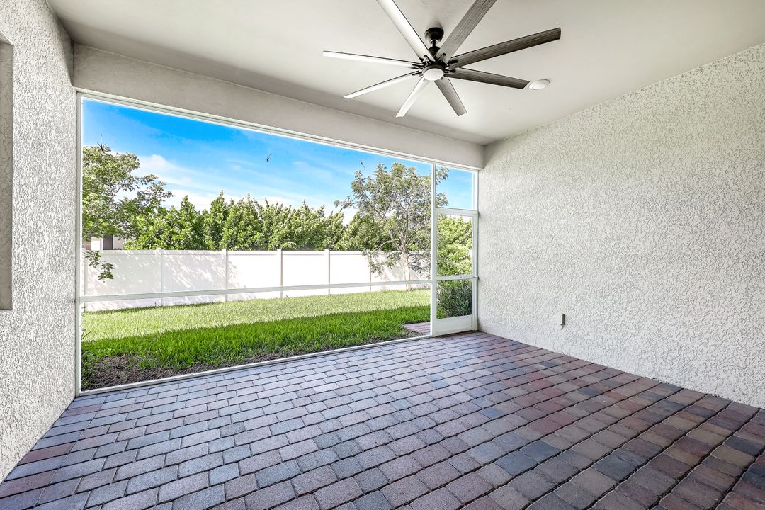 2630 Corona Ln, Cape Coral, FL 33909