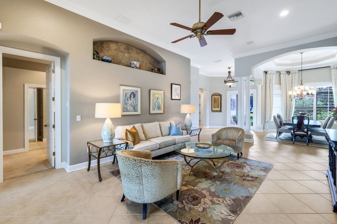 8706 Mustang Island Cir, Naples, FL 34113