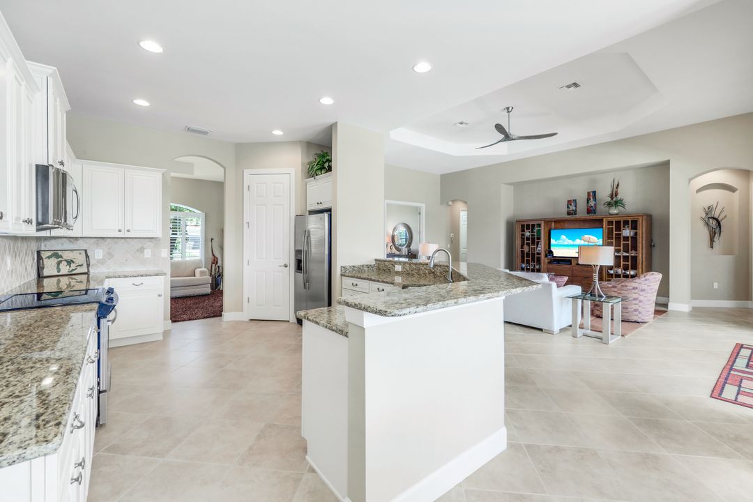 9412 Copper Rock Ct, Naples, FL 34120