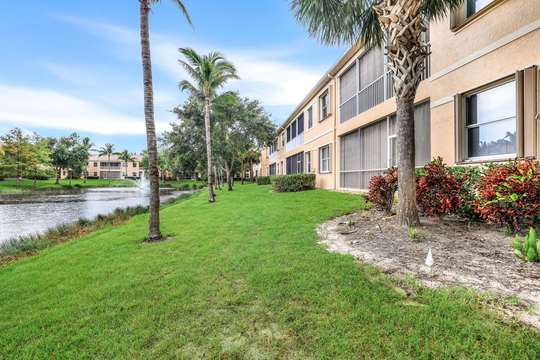 6031 Jonathans Bay Cir #302, Fort Myers, FL 33908