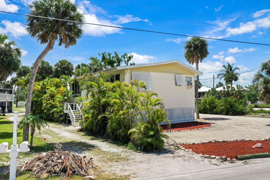 226 Connecticut St, Fort Myers Beach, FL 33931