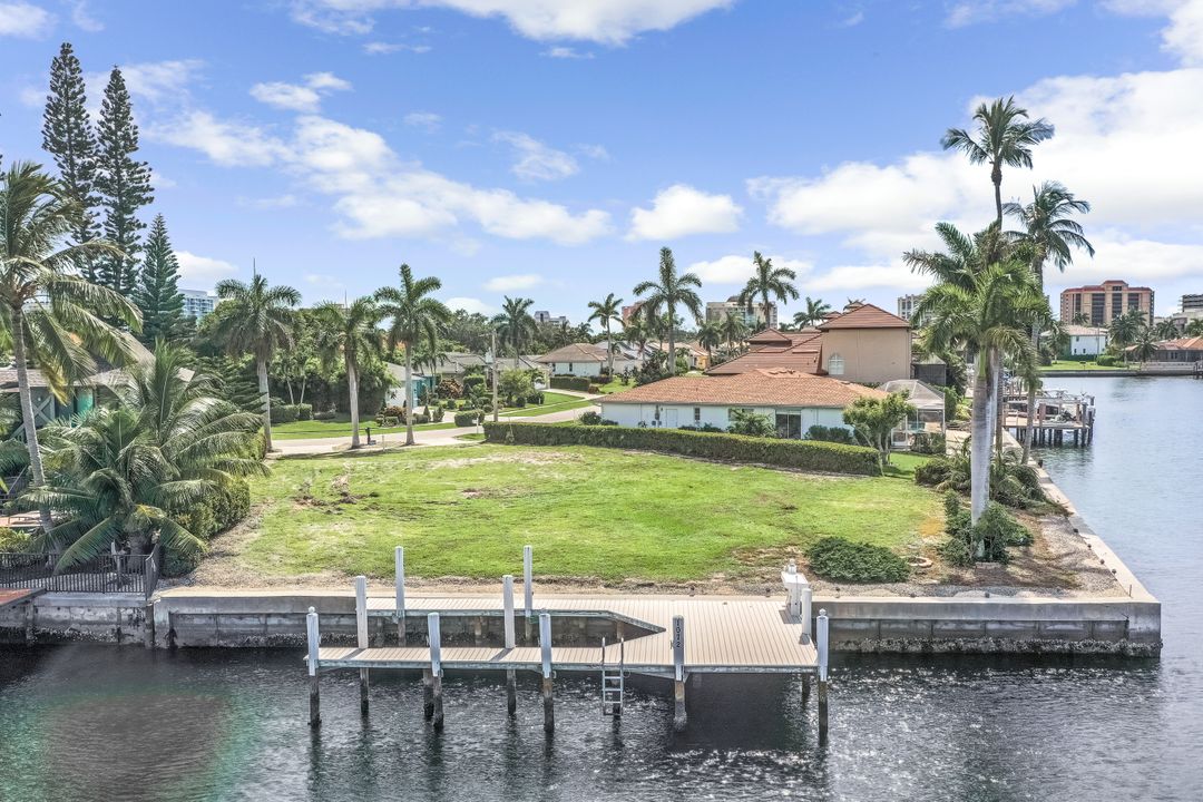 1072 Fieldstone Dr, Marco Island, FL 34145