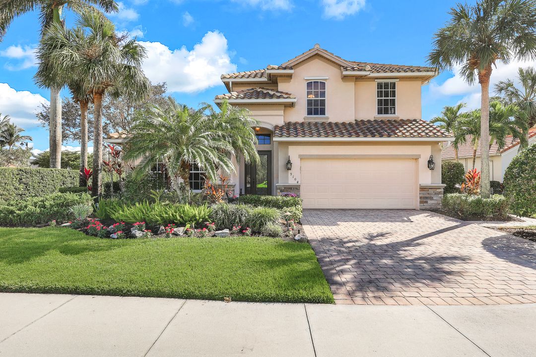 9104 Quartz Ln, Naples, FL 34120