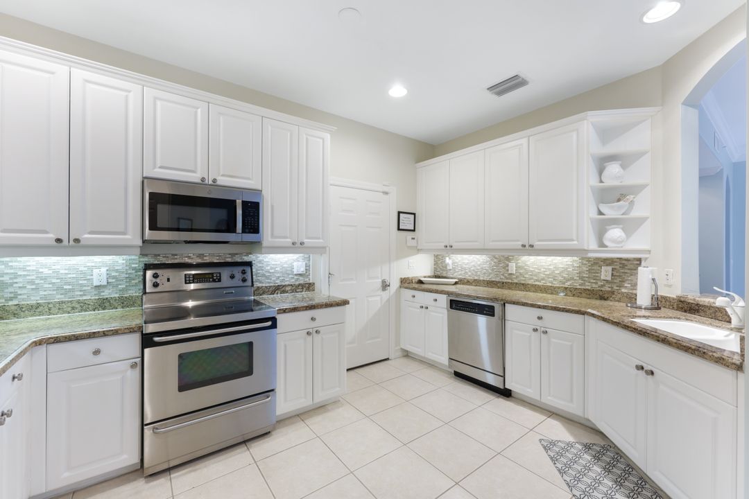 2662 Bolero Dr, Naples, FL 34109