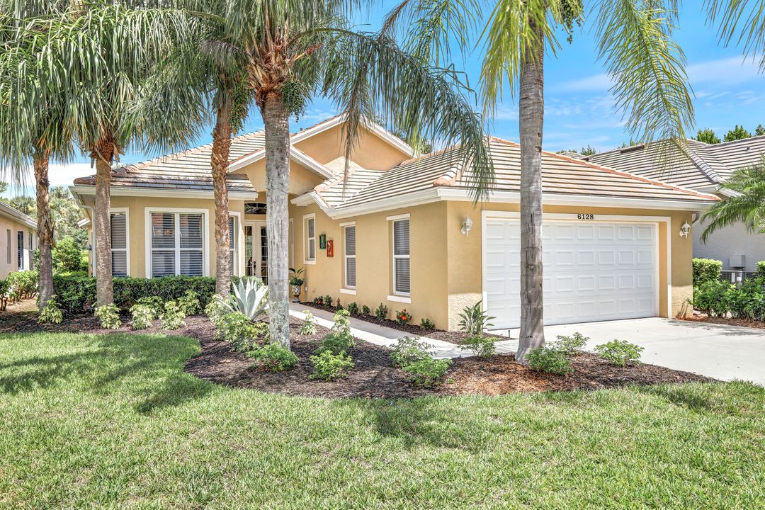 6128 Manchester Pl, Naples, FL 34110