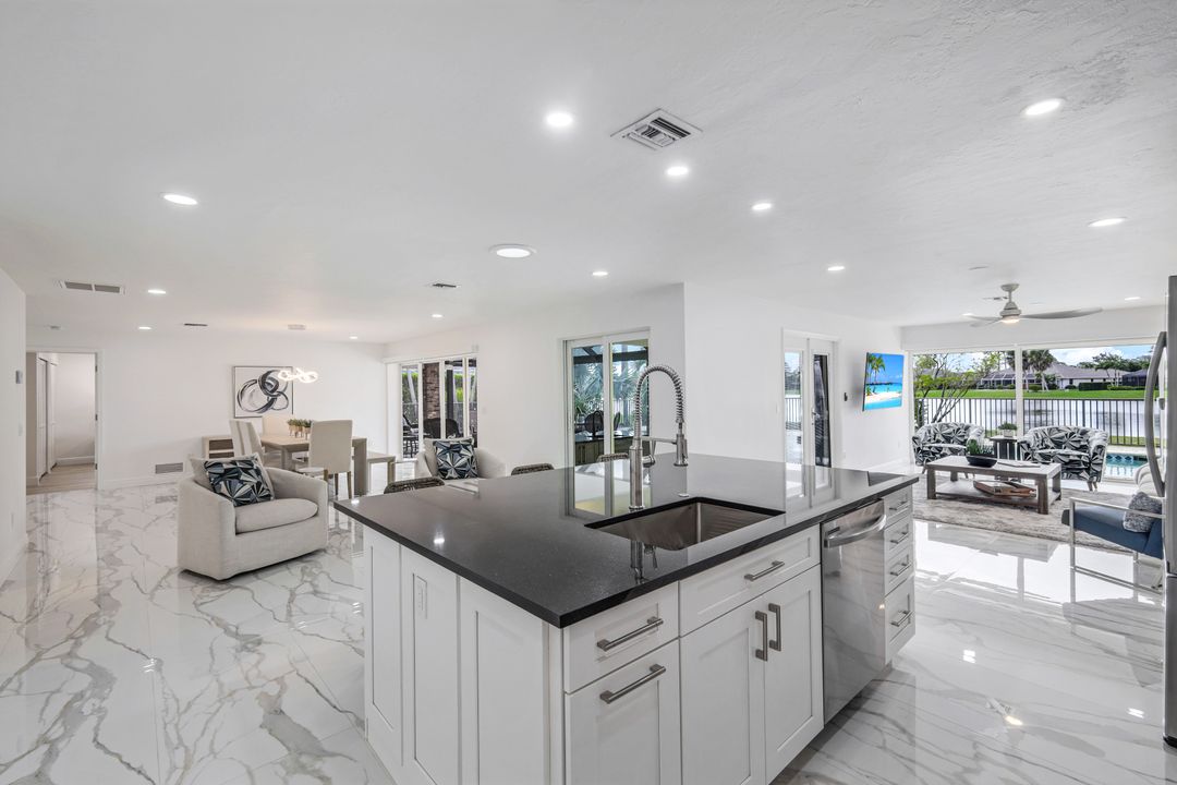 2500 Kings Lake Blvd, Naples, FL 34112