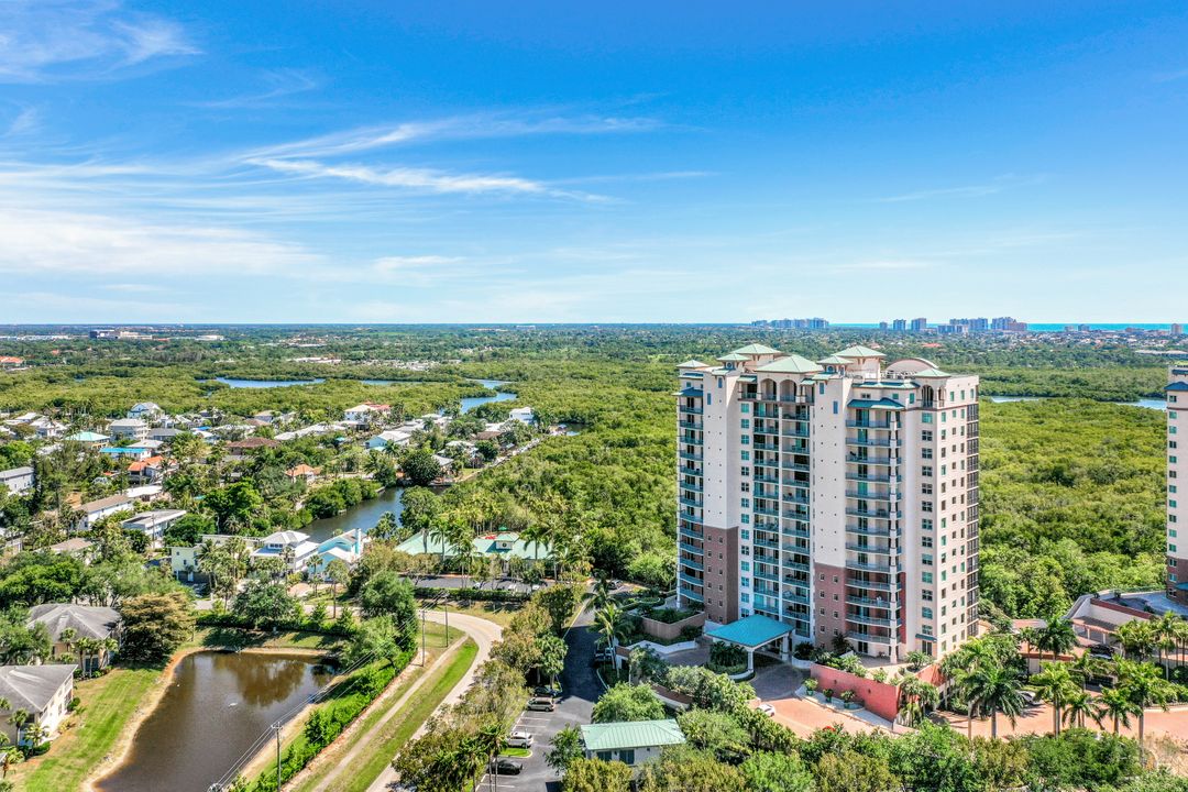 445 Cove Tower Dr #403, Naples, FL 34110