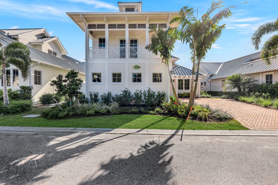 1422 2nd Ave S, Naples, FL 34102