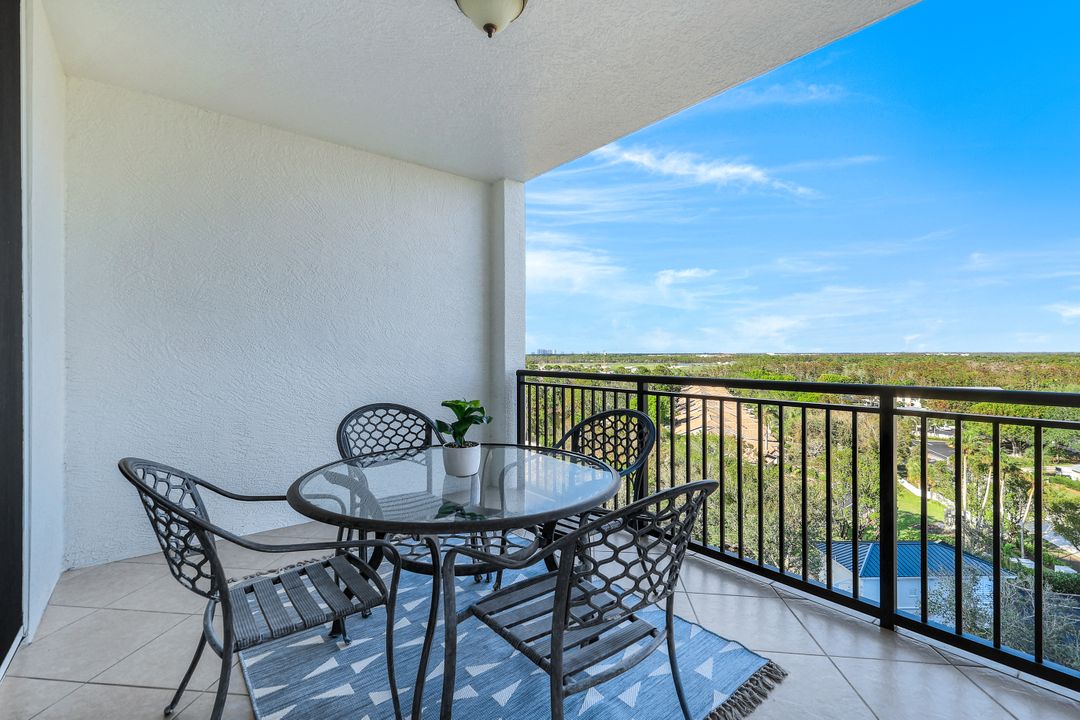 455 Cove Tower Dr #902, Naples, FL 34110