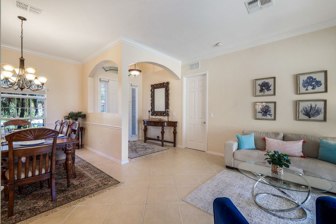 5014 Old Pond Dr, Naples, FL 34104