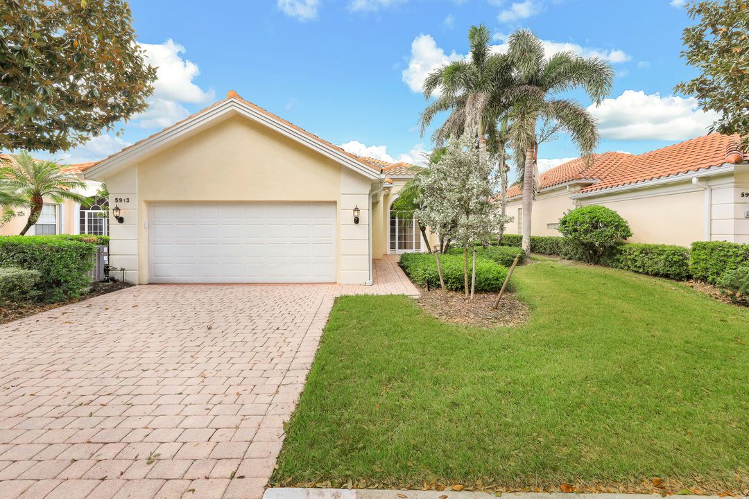 5913 Bermuda Ln, Naples, FL 34119