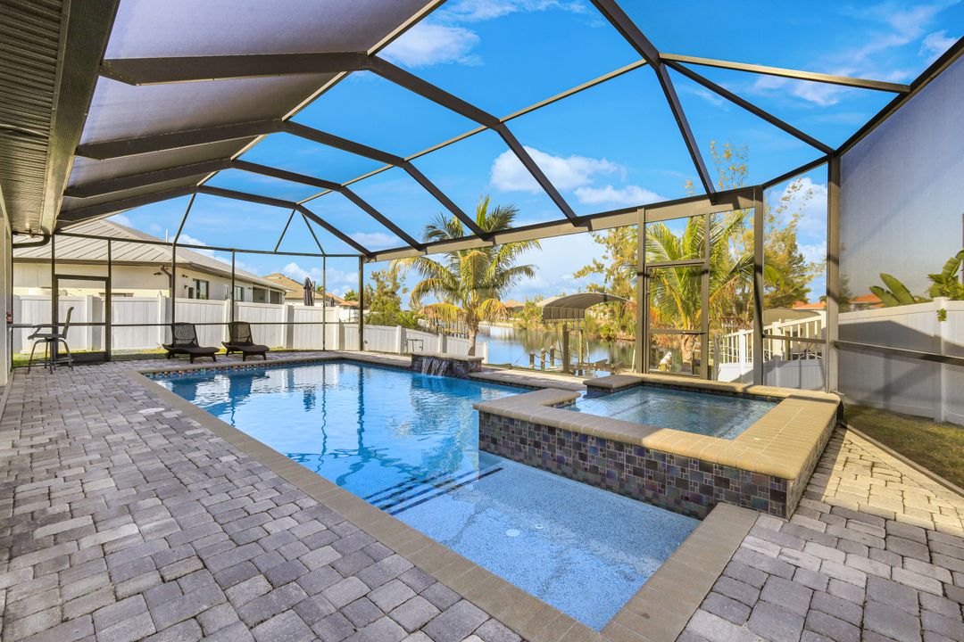 3915 Gulfstream Pkwy, Cape Coral, FL 33993