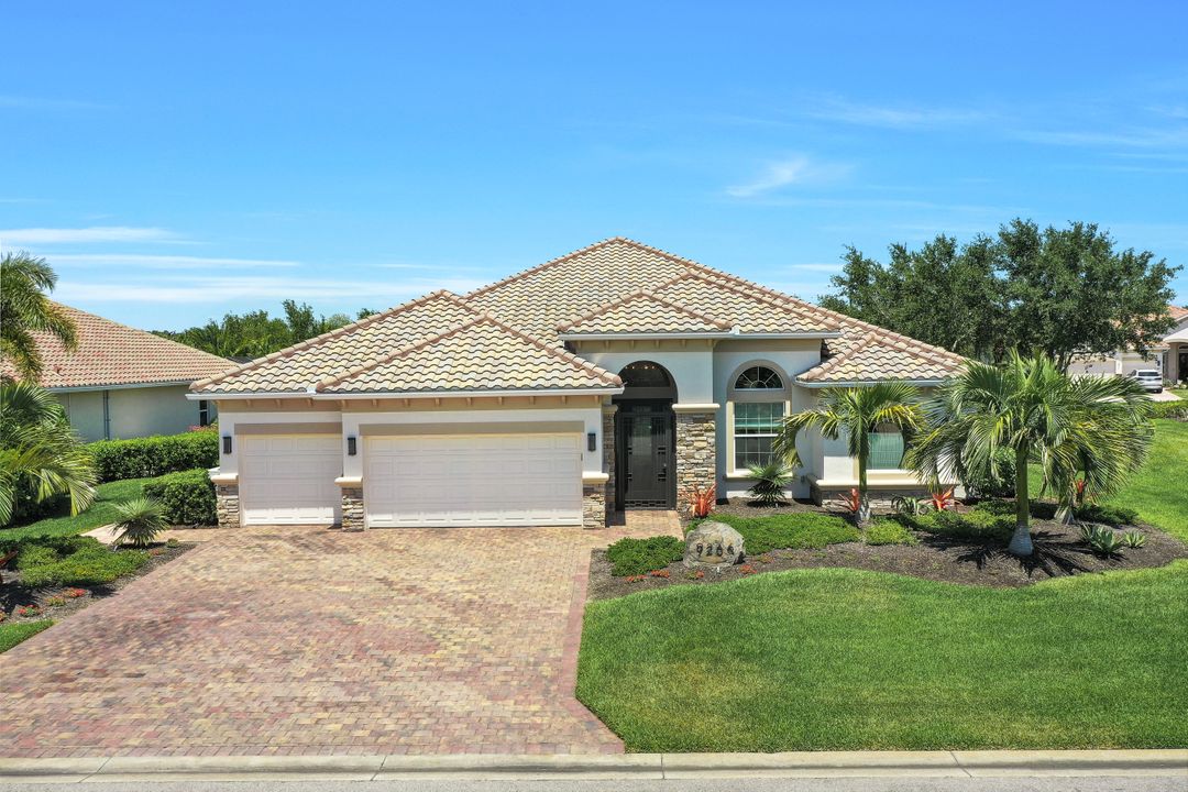 9266 Quarry Dr, Naples, FL 34120