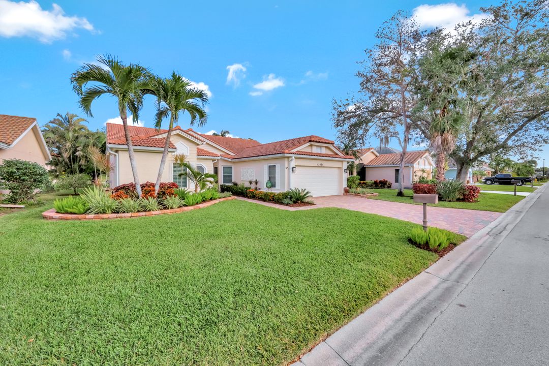 12625 Hunters Ridge Dr, Bonita Springs, FL 34135