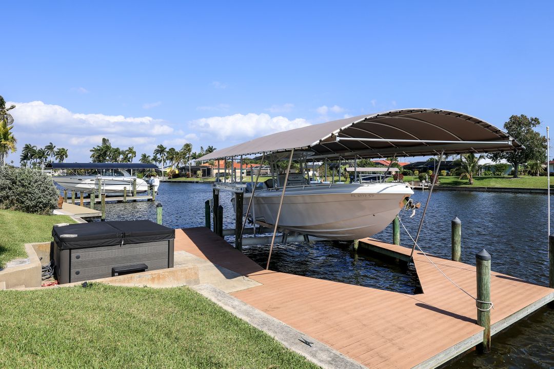 1010 SE 43rd St, Cape Coral, FL 33904