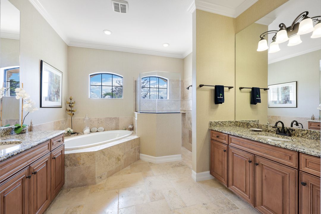 9856 Corso Bello Dr, Naples, FL 34113